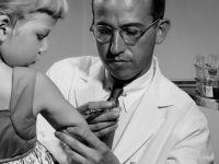 Когда ученого Солка, который разработал вакцину от полиомиелита, спросили, кому принадлежит патент на препарат, он ответил: «Патента нет. Разве вы могли бы запатентовать солнце?»